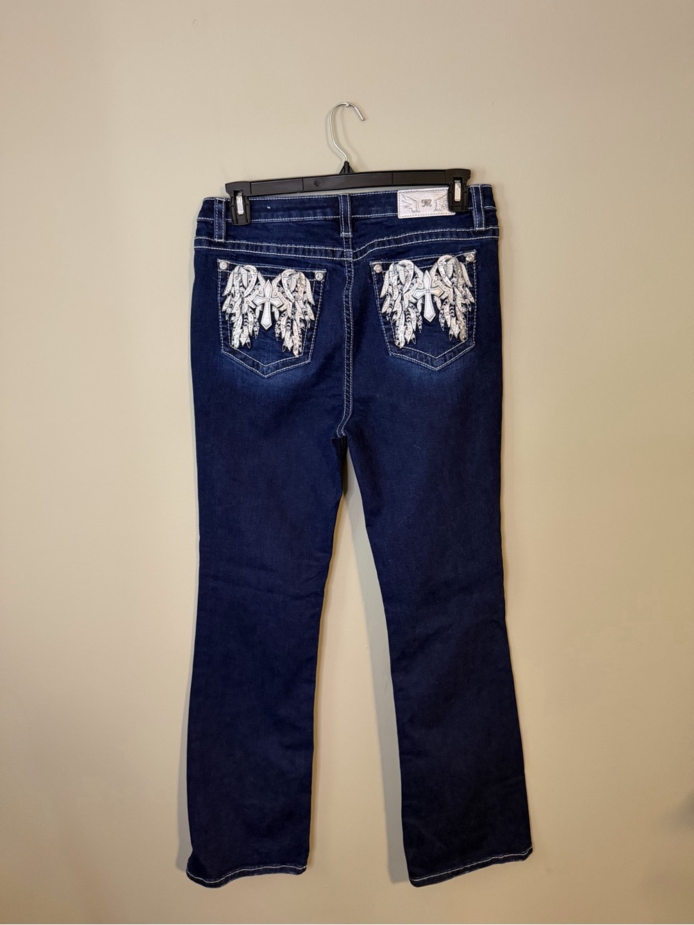Like New Gorgeous Miss Me Chloe Boot Jeans Wing Embellished Pkts 32-1/2” Inseam